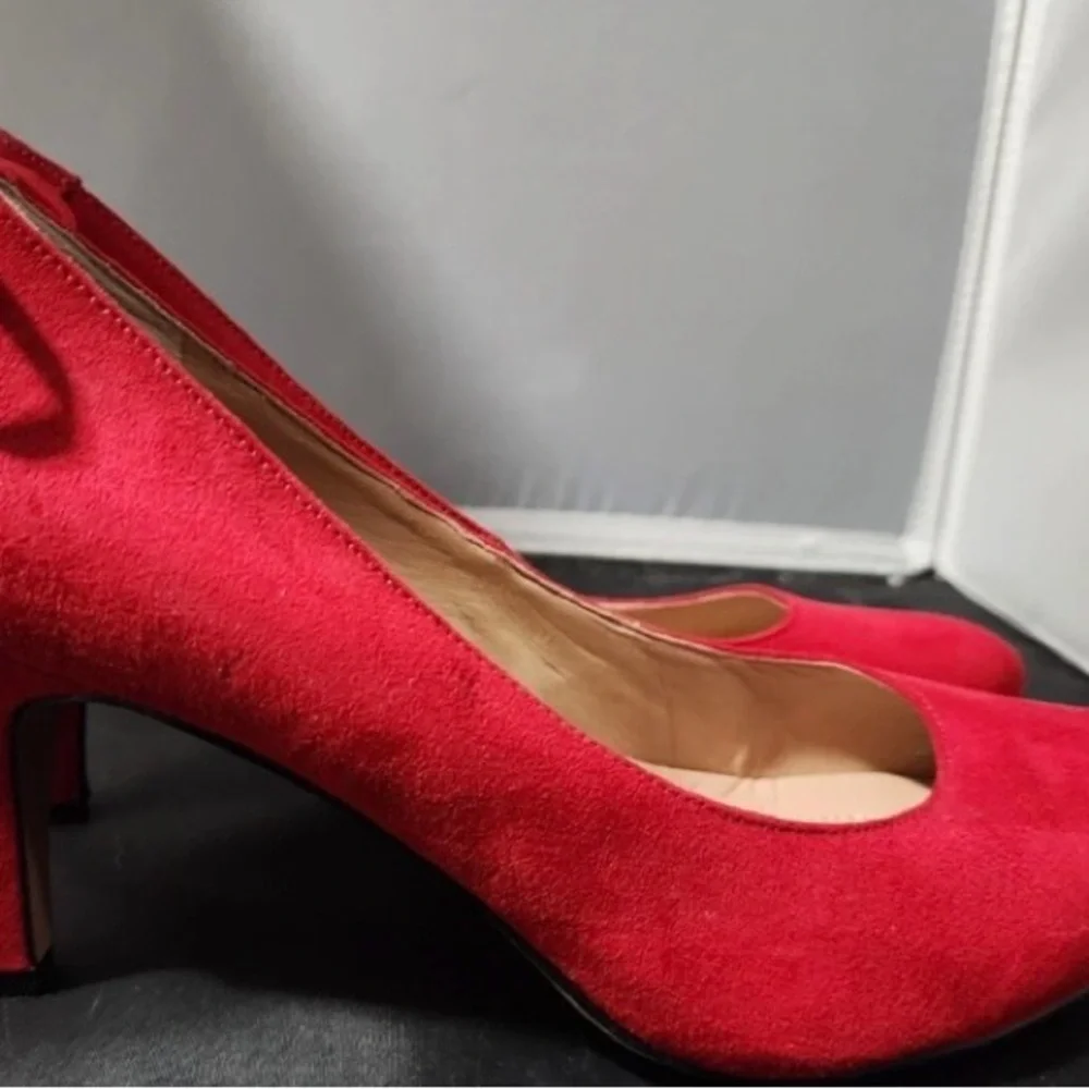 COACH Red Suede 3” Pumps Size 7
Tie-Up Lace Back Side of Heel Silver Finishings - Picture 4 of 14